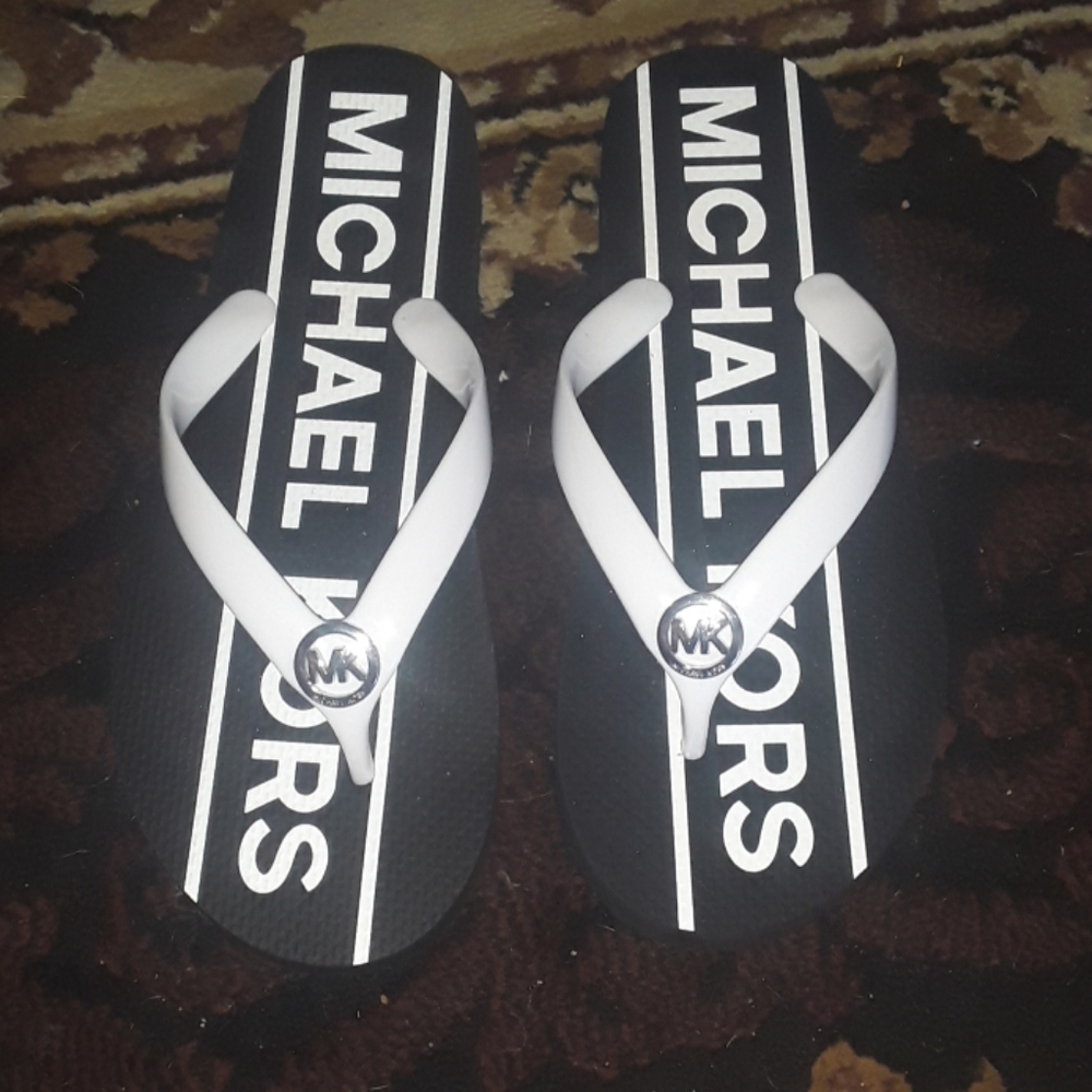NWT: MICHAEL KORS BLACK AND WHITE FLIP FLOPS!!!